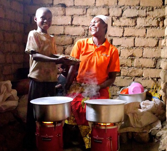 Inyenieri, cuina neta i sostenible de biomassa, finançada per Oikocredit sota criteris de banca ètica