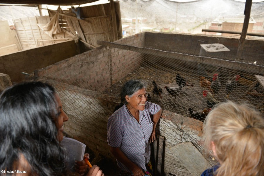 Nuestro grupo de viajes de estudio fue impresionado por Dimas Morales.