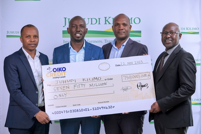 Acte de firma del préstec a Juhudi Kilimo. _H8A2804
